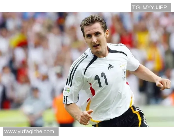 德国足球队现役明星球员简介与赛场表现分析